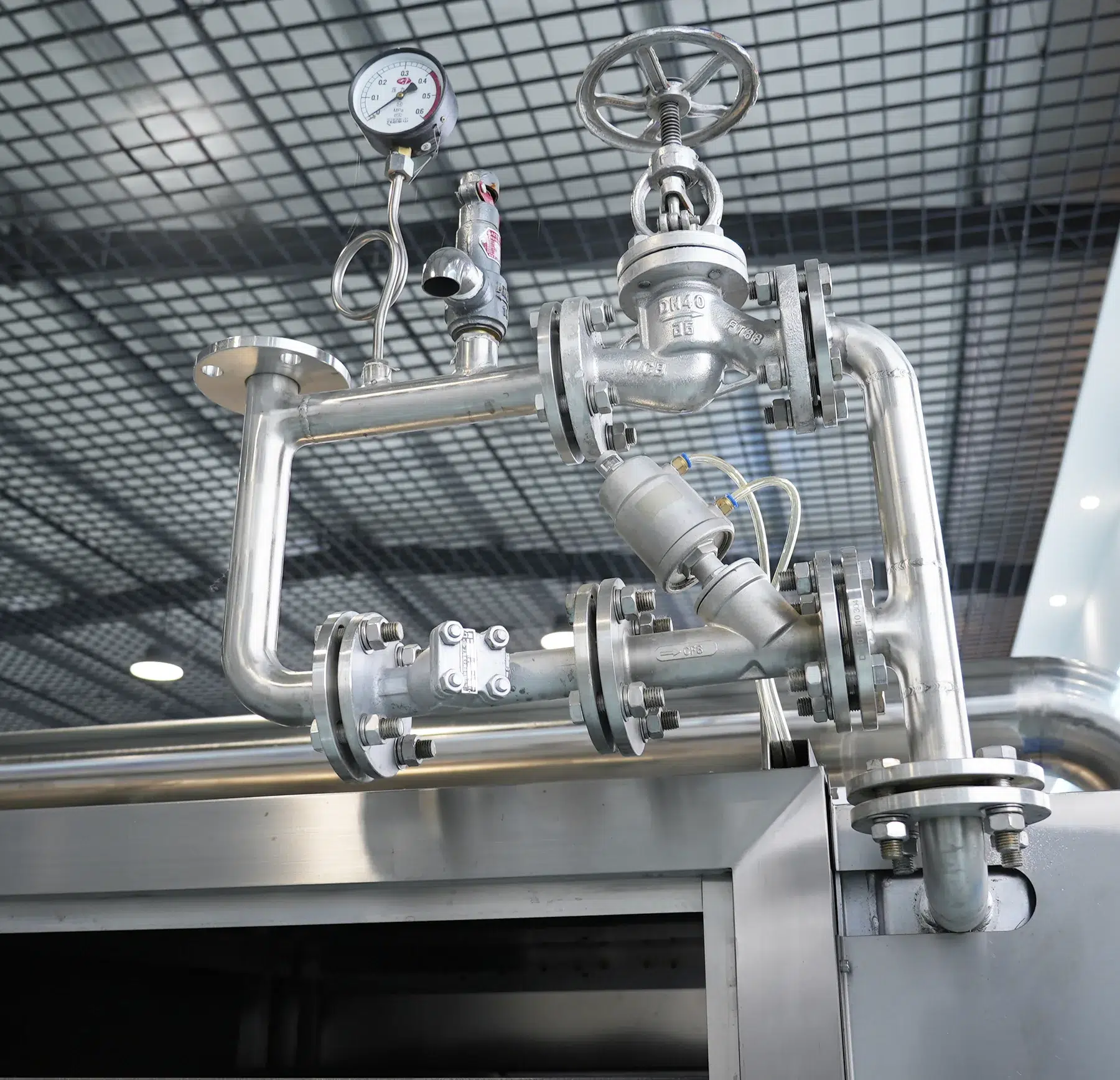 Mesh-belt hot-air dryer stainless piping and valve detail